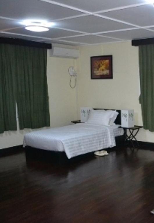 Garden Home Bed And Breakfast Янгон Номер фото