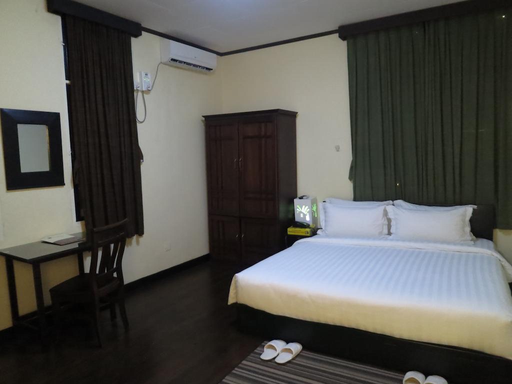 Garden Home Bed And Breakfast Янгон Номер фото