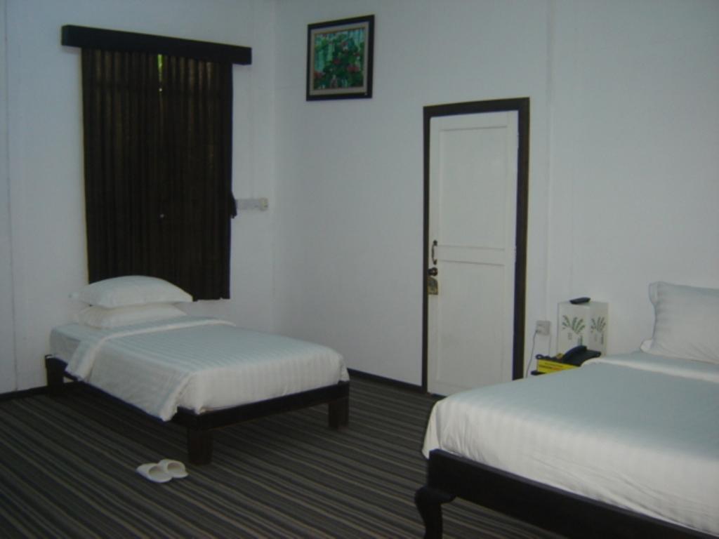 Garden Home Bed And Breakfast Янгон Номер фото